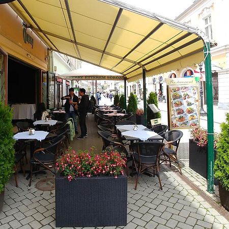 Cherry Apartman Eger Bagian luar foto