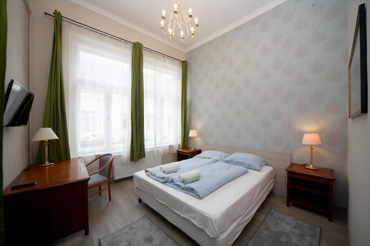 Cherry Apartman Eger Bagian luar foto