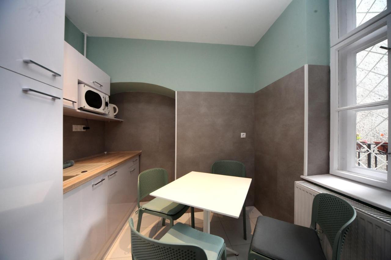 Cherry Apartman Eger Bagian luar foto